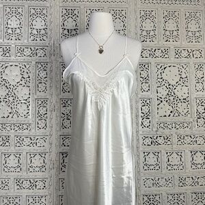 Vintage Intimo Amore Cream Ivory‎ Beaded V Neck Slip Nightgown Sz Medium